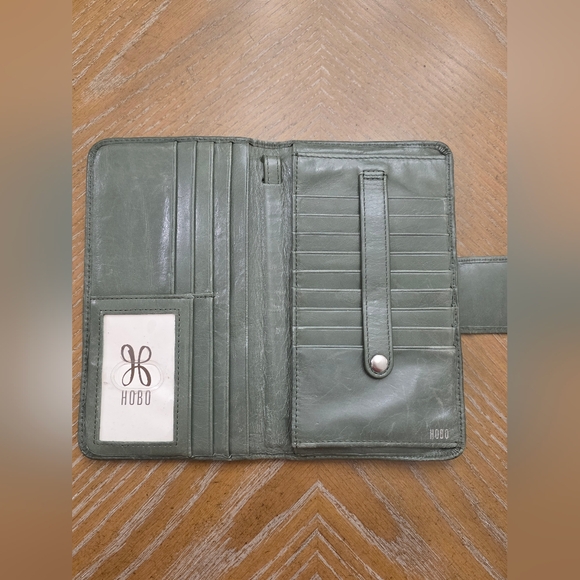 Hobo Danette Green Hide Leather Wallet - Picture 5 of 6